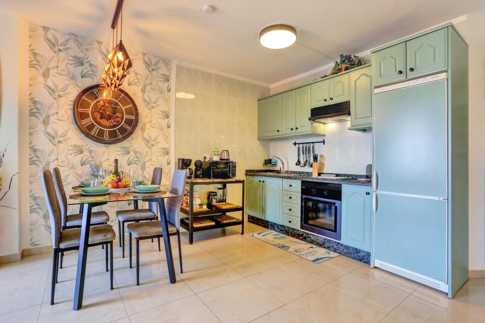 Luxory Dreamy Sunset, Seafront, Direct Access To The Promenade,Wifi,Pool,Free Parking Lejlighed Los Cristianos  Eksteriør billede